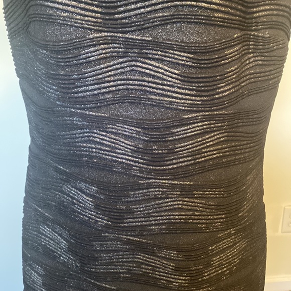 PRE-OWNED LESLIE FAY SLEEVELESS V-NECK DRESS - Picture 4 of 12